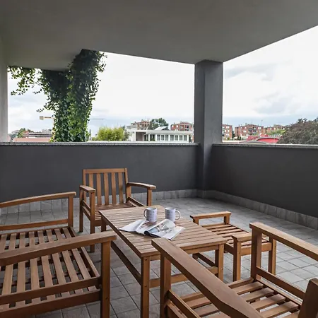 Donizetti 61 Apartment *